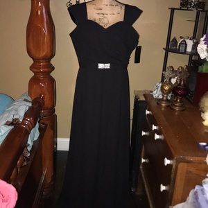 NWT Beautiful floor length black dress